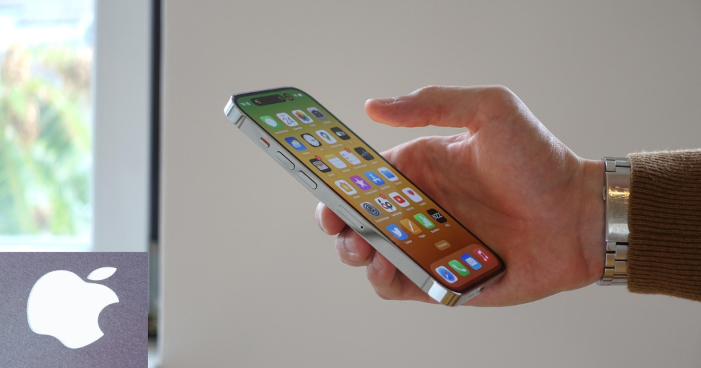 homem com Iphone na mão