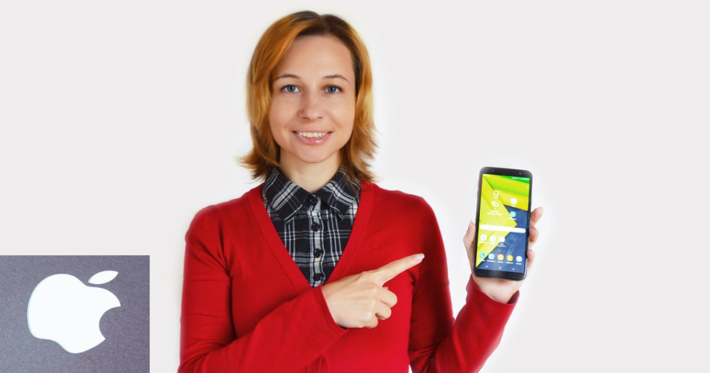 mulher de roupa vermelha mostrando seu Iphone